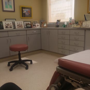 Sofen Howard, MD - Room - Dermatologists Near Me - Los Angeles, California Sofen Howard, MD - Room - Dermatologists Near Me - Los Angeles, California