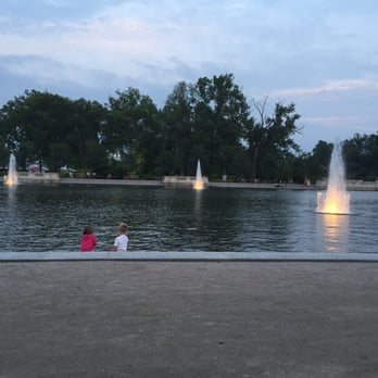 Fair Saint Louis - Kids waiting for the fireworks to start. - Festivals Near Me - Saint Louis, Missouri Fair Saint Louis - Kids waiting for the fireworks to start. - Festivals Near Me - Saint Louis, Missouri