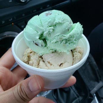 Magic Fountain Ice Cream - Pistachio and cookie dough - Ice Cream & Frozen Yogurt Near Me - Bayonne, New Jersey