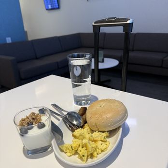 Capital One Lounge - Breakfast in the lounge - Airport Lounges Near Me - Las Vegas, Nevada