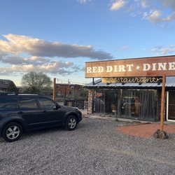 The Riverside Ranch - The Red Dirt Diner is located next to the motel. Dinner is served starting around 4 pm.