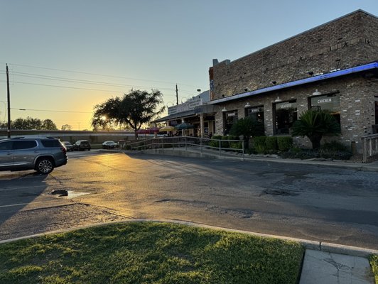 Willie's Grill & Icehouse by null