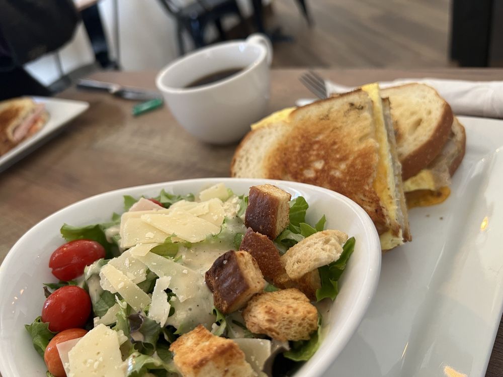 BrewBerry Bistro Logo