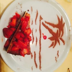 Cantuccio del Buongustaio - Cheese cake con base biscottosa al cioccolato e crema di fragole. Troppo buona e d'effetto anche la presentazione :)
