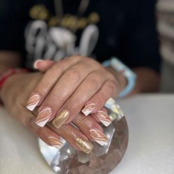 Pearly Nails & Spa