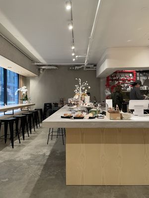 Cafe miomio / Bar Mutsumi by null