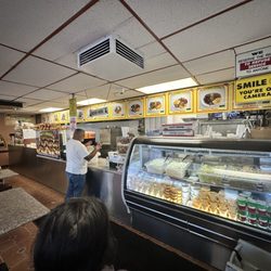 Pop's Chicken - The order counter