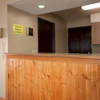 Super 8 by Wyndham Pulaski - Lobby - Hotels Near Me - Pulaski, New York