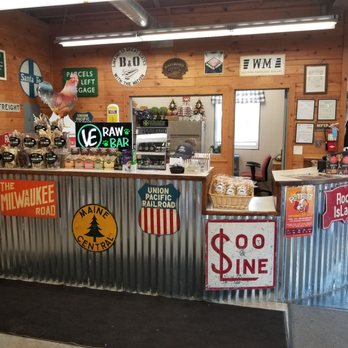 Jerry Smith Feed & Seed - Charming checkout area - Pet Stores Near Me - Kenosha, Wisconsin