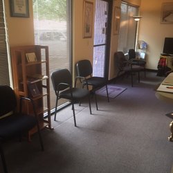 Holistic Wellness And Pain Center: Dr. Martin Finkelstein - Waiting room