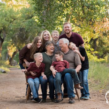 Lindi Todd Photography - I love to photograph extended families! - Session Photography Near Me