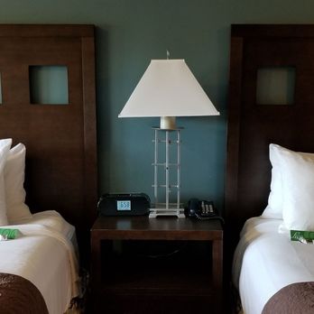 Oxford Suites Silverdale - Hotels Near Me - Silverdale, Washington