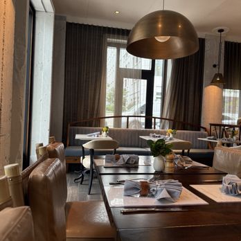 Glenn's Kitchen - Dining area - New American Near Me - Atlanta, Georgia