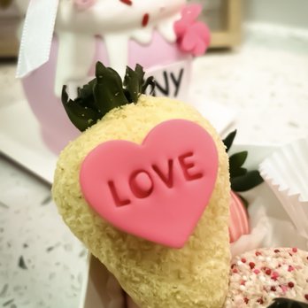 Dipped By Dee - Chocolate dipped strawberries!! - Desserts Near Me - Las Vegas, Nevada Dipped By Dee - Chocolate dipped strawberries!! - Desserts Near Me - Las Vegas, Nevada