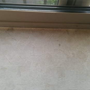 Holiday Inn Express Temecula - Dirty window frame - Hotels Near Me - Temecula, California