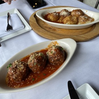 Fiorella's Italian Kitchen - Pizza Near Me - Oxon Hill, Maryland