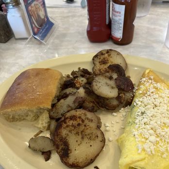Belle's Kitchen - spinach & feta omelette with biscuit & home fries - American Near Me - Houston, Texas Belle's Kitchen - spinach & feta omelette with biscuit & home fries - American Near Me - Houston, Texas