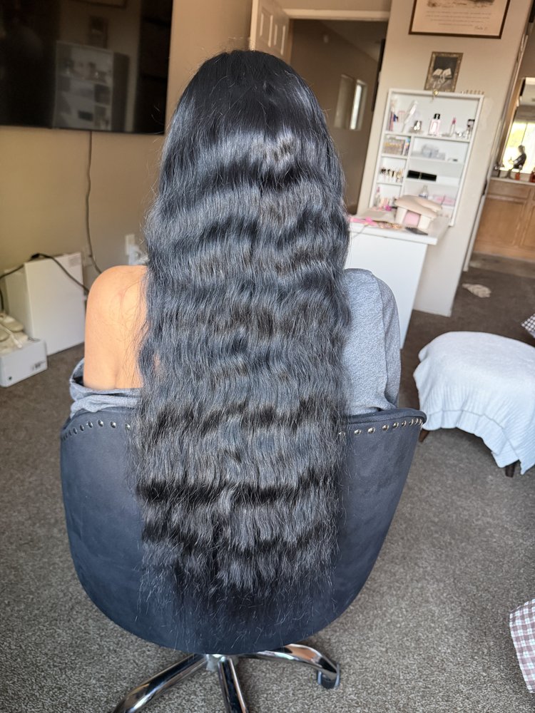 Lilis Hus Hair Logo