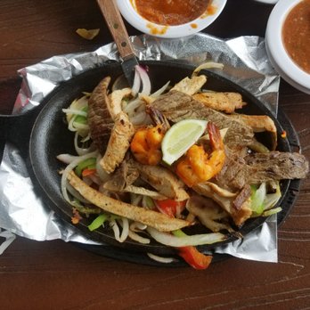 El Mexicano Grille - Mixta fajita platter - Mexican Near Me - Ennis, Texas