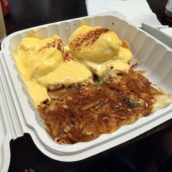 808 Grindz Cafe - Crab cake Benedict - Hawaiian Near Me - Kailua-Kona, Hawaii