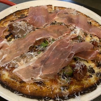 Il Fuoco - Very meaty pizza - Pizza Near Me - Sonoma, California Il Fuoco - Very meaty pizza - Pizza Near Me - Sonoma, California
