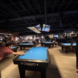 CooperSmith's Pub & Brewing - CooperSmith's poolside