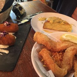 Great calamari, cod croquetas and more