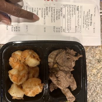 Royal Stix - Receipt with chicken ordered but shrimp in the container - Japanese Near Me - Fayetteville, Georgia