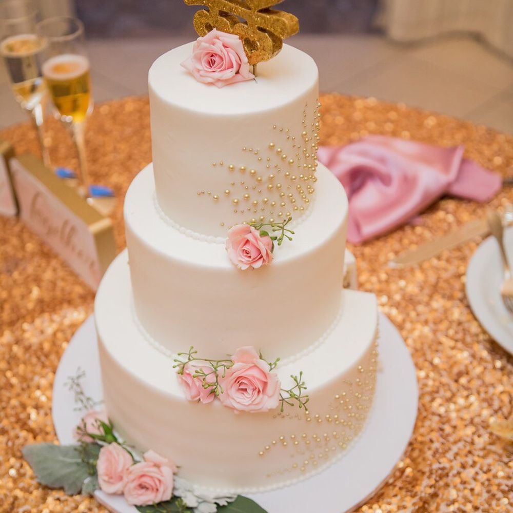 Diane's Flowers Please - July Wedding in Fallbrook Flowers for the cake. - Wedding Planning Near Me Diane's Flowers Please - July Wedding in Fallbrook Flowers for the cake. - Wedding Planning Near Me