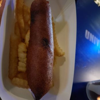 Mummy Eats - Classic Corn Dog - Hot Dogs Near Me - Universal City, California