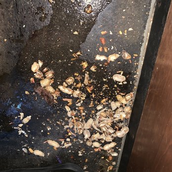 Logan's Roadhouse - Mess on floor. - Steakhouses Near Me - Manchester, Tennessee