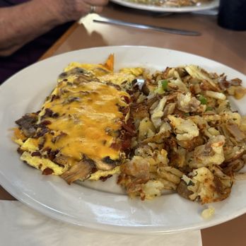 Ryderz Restaurant - Omelet, Seniors portion ! - New American Near Me - Oakdale, California