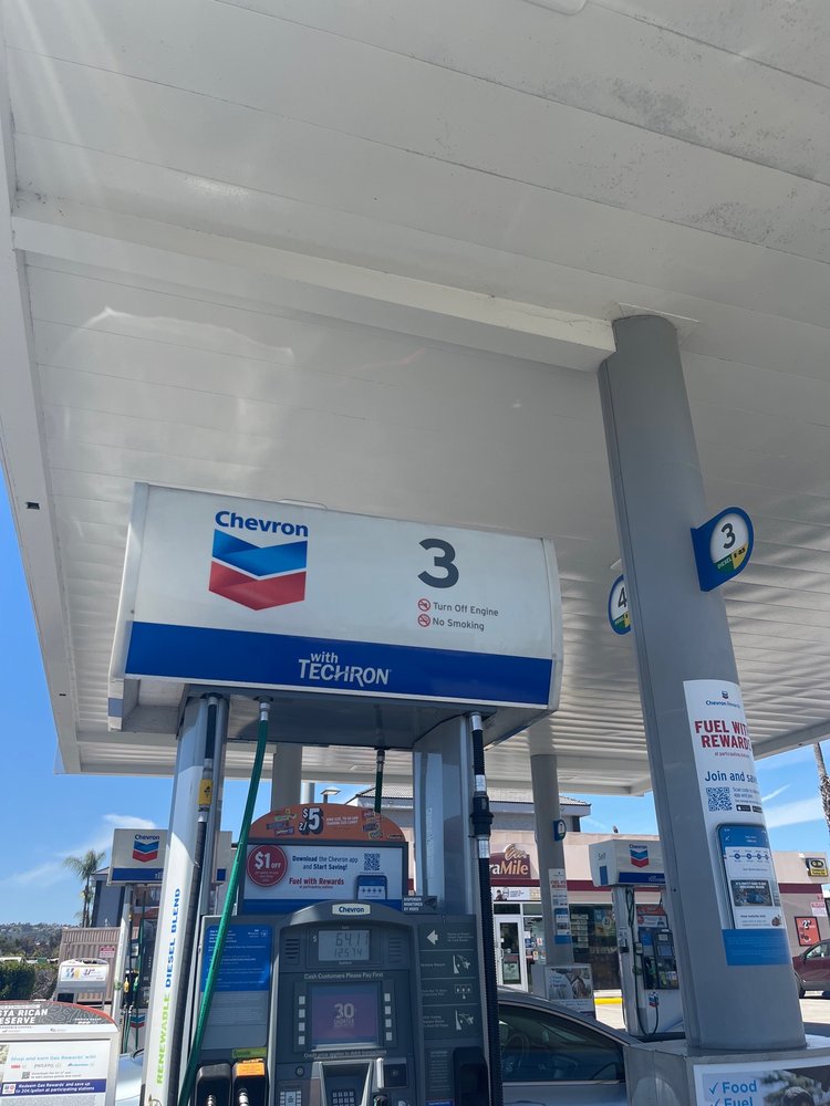 CHEVRON Updated June 2024 11 Photos & 18 Reviews 696 N Mollison