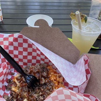 Giraffe Bar - Brisket Mac n cheese and spicy pineapple marg - Bars Near Me - Tampa, Florida Giraffe Bar - Brisket Mac n cheese and spicy pineapple marg - Bars Near Me - Tampa, Florida