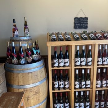 Six Mile Creek Vineyard - Wine display - Wineries Near Me - Ithaca, New York