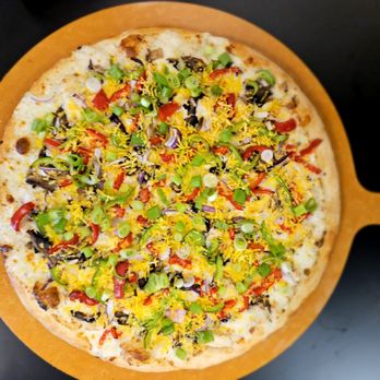 Round Pizza & Wings - Garlic Chicken pizza - Chicken Wings Near Me - Roseville, California Round Pizza & Wings - Garlic Chicken pizza - Chicken Wings Near Me - Roseville, California