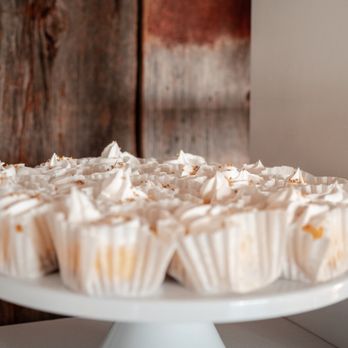 Elvitas Bakery - Custom Cakes Near Me