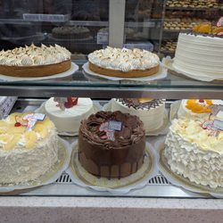 Pastelería La Ideal - Cake display