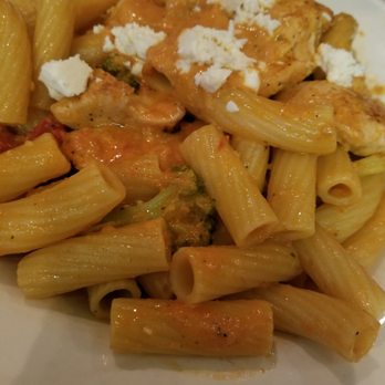 Salute - Chicken penne al la vodka - Italian Near Me - Hartford, Connecticut Salute - Chicken penne al la vodka - Italian Near Me - Hartford, Connecticut