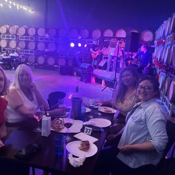 Cantara Cellars - Nice tables - Wineries Near Me - Camarillo, California Cantara Cellars - Nice tables - Wineries Near Me - Camarillo, California