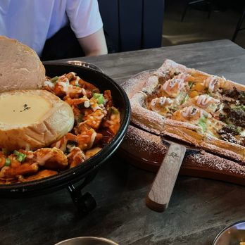 Fun Beer King - Fire chicken and bulgogi/shrimp pizza - Gastropubs Near Me - Glenview, Illinois