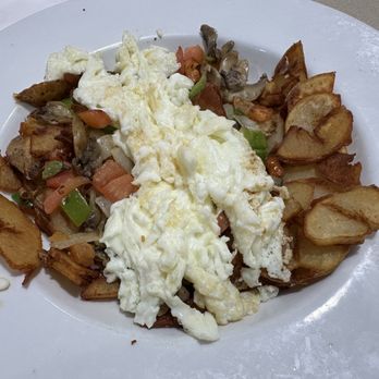 Leo’s Coney Island - Vegetarian Skillet - Breakfast & Brunch Near Me - Romulus, Michigan