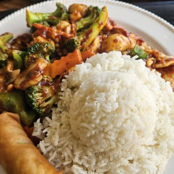 Wok 'N Roll Chinese Cafe - Hunan Chicken, White rice and Spring Roll Lunch special - Seafood Near Me - McLean, Virginia Wok 'N Roll Chinese Cafe - Hunan Chicken, White rice and Spring Roll Lunch special - Seafood Near Me - McLean, Virginia