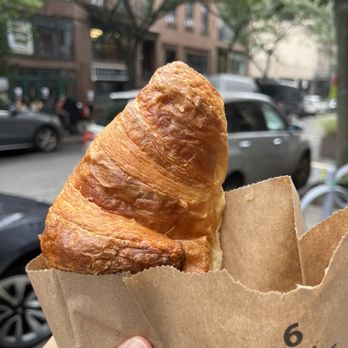 L'Appartement 4F - Croissant - Bakeries Near Me - Brooklyn, New York L'Appartement 4F - Croissant - Bakeries Near Me - Brooklyn, New York