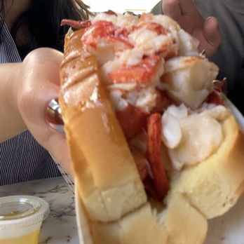 James Hook & Co - Regular Lobster Roll with Butter - Seafood Near Me - Boston, Massachusetts