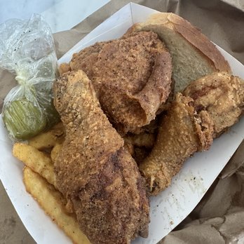 PT's Fried Chicken and Fish - 3pc Dark Chicken Basket - Fast Food Near Me - Dallas, Texas PT's Fried Chicken and Fish - 3pc Dark Chicken Basket - Fast Food Near Me - Dallas, Texas