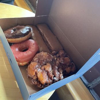 Top Pot Doughnuts - 6 pack - Bakeries Near Me - Seattle, Washington