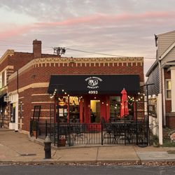 Jovick Brothers Burgers - Front Patio