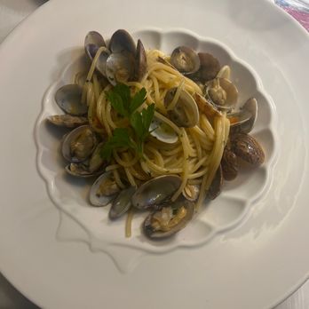 Camponeschi - Spaghetti con le vongole - Italian Near Me - Rome, RM
