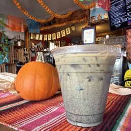 La Muerte Latte (Activated Charcoal, Vanilla) La Muerte Latte (Activated Charcoal, Vanilla)